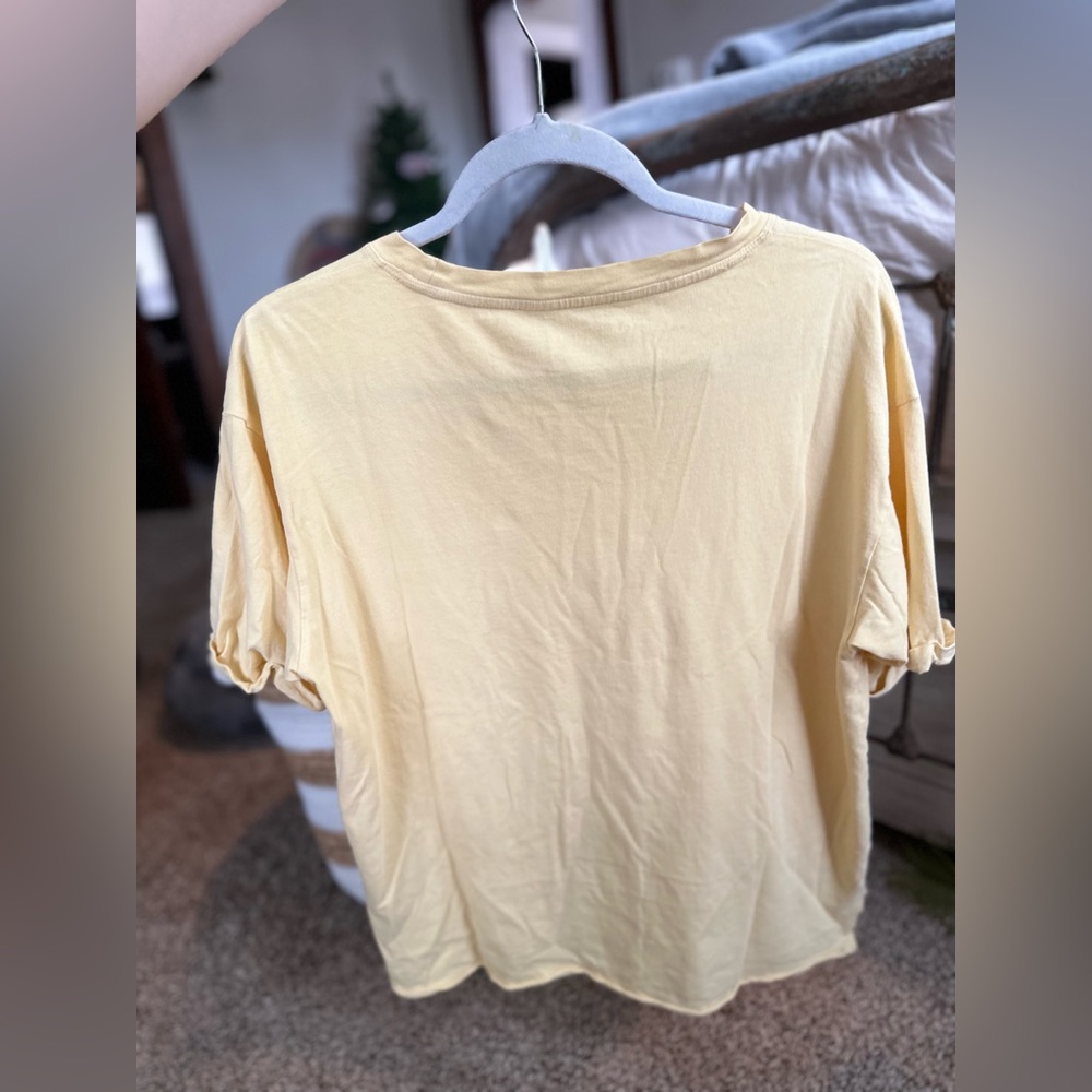 American eagle basic yellow tee - Picture 2 of 3